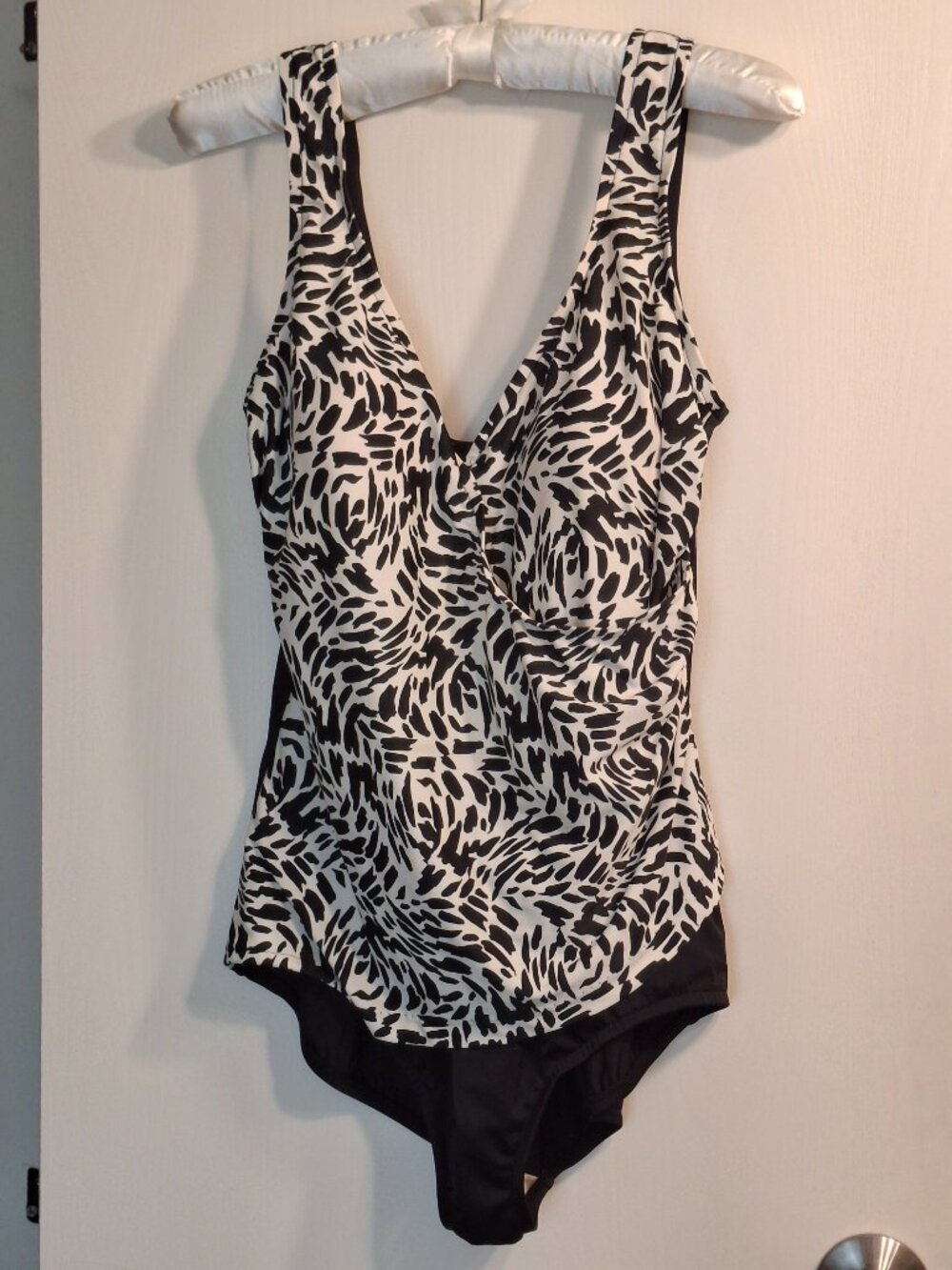 Vtg Rose Marie Reid Swimsuit Black and White Size 16W
